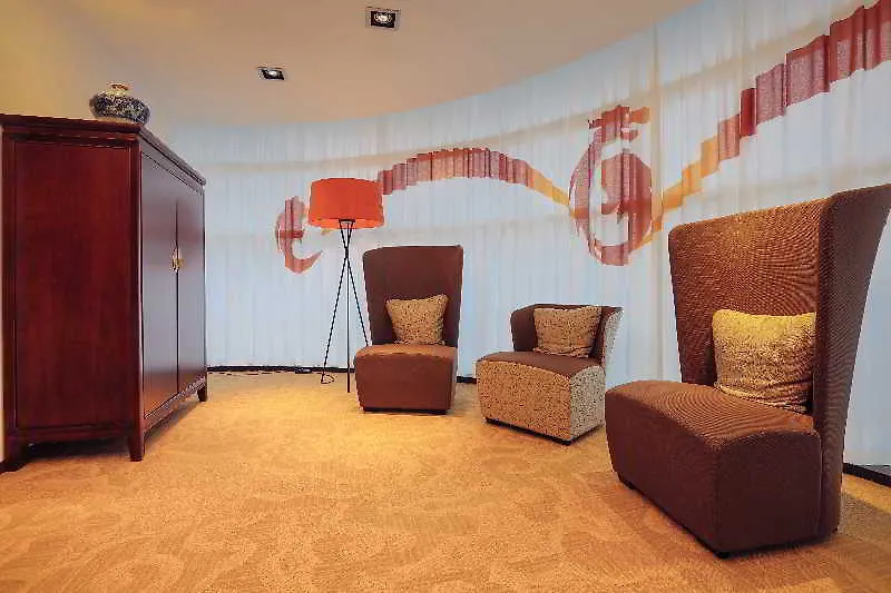 Shanghai Hotel Holland Ντελφτ 4*,